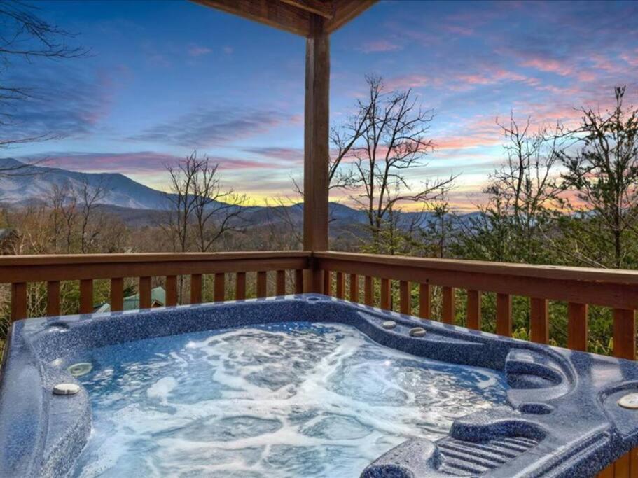 Breathtaking Views Of The Smokies, 3 Mins To Gatlinburg Villa Dış mekan fotoğraf